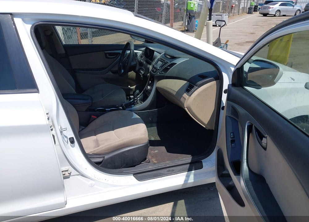 2015 HYUNDAI ELANTRA SE VIN: 5NPDH4AE8FH590925