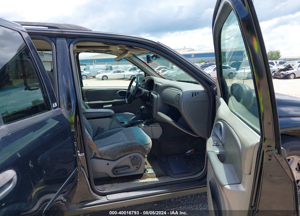 2002 CHEVROLET TRAILBLAZER LS VIN: 1GNDS13S322504149