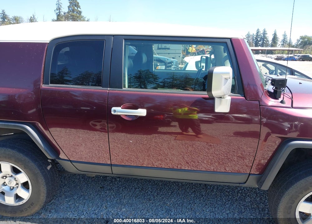 2007 TOYOTA FJ CRUISER VIN: JTEBU11F870042329