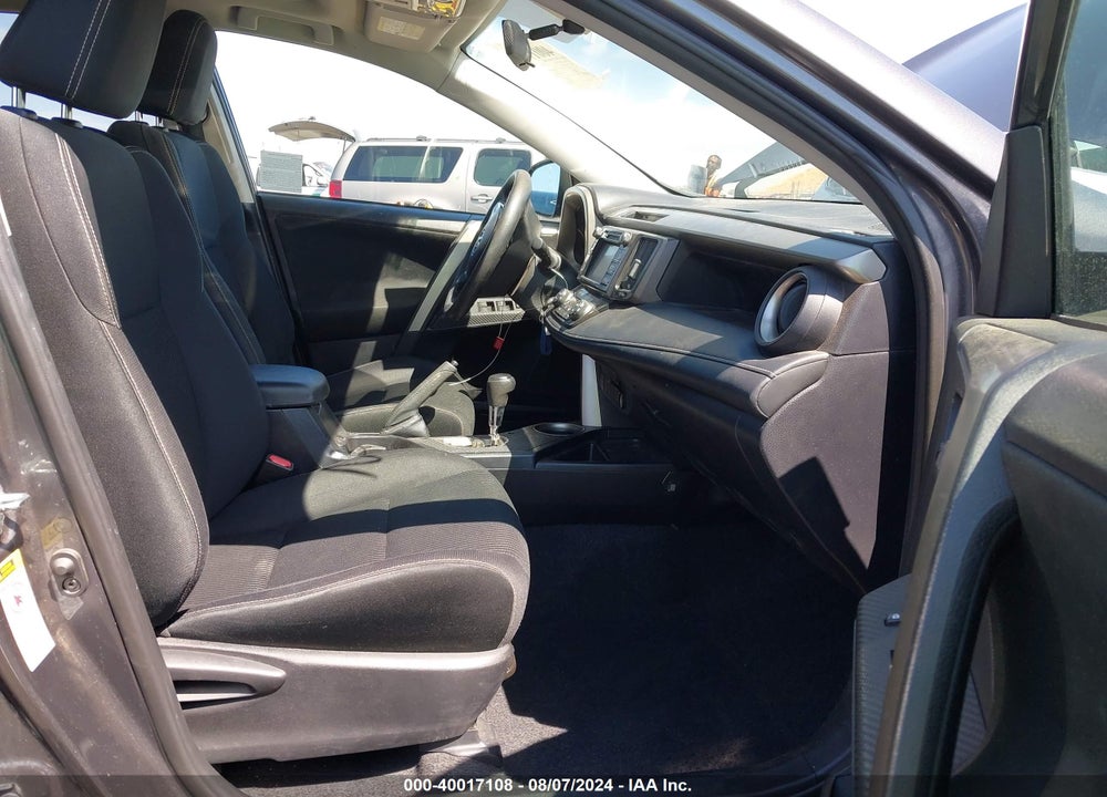 2015 TOYOTA RAV4 XLE VIN: 2T3WFREV8FW141887
