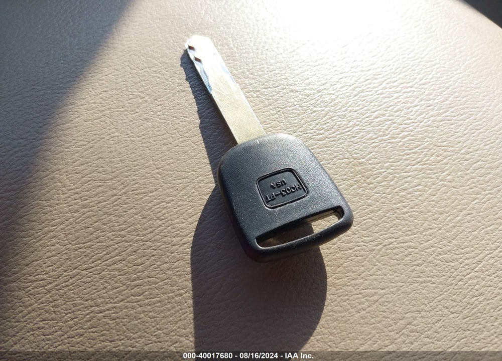 2010 HONDA PILOT EX-L VIN: 5FNYF3H55AB005040