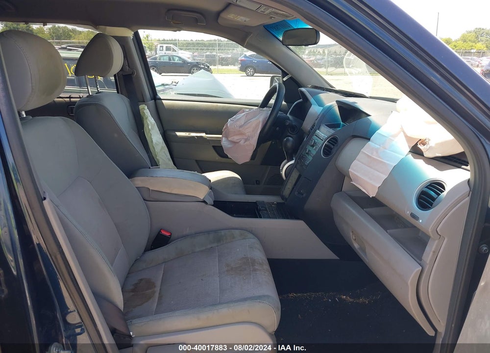 2011 HONDA PILOT EX VIN: 5FNYF4H47BB032089