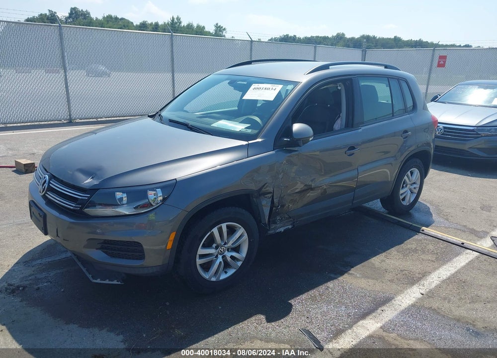 2017 VOLKSWAGEN TIGUAN VIN: WVGBV7AX7HK019977