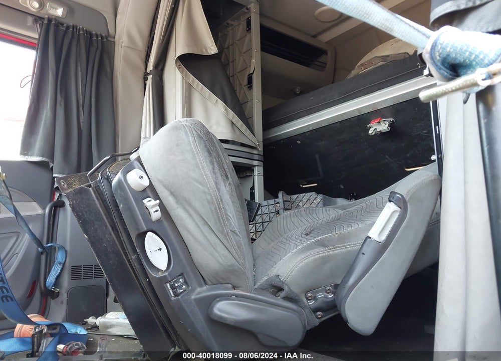 2015 PETERBILT 579 VIN: 1XPBD49X6FD289907