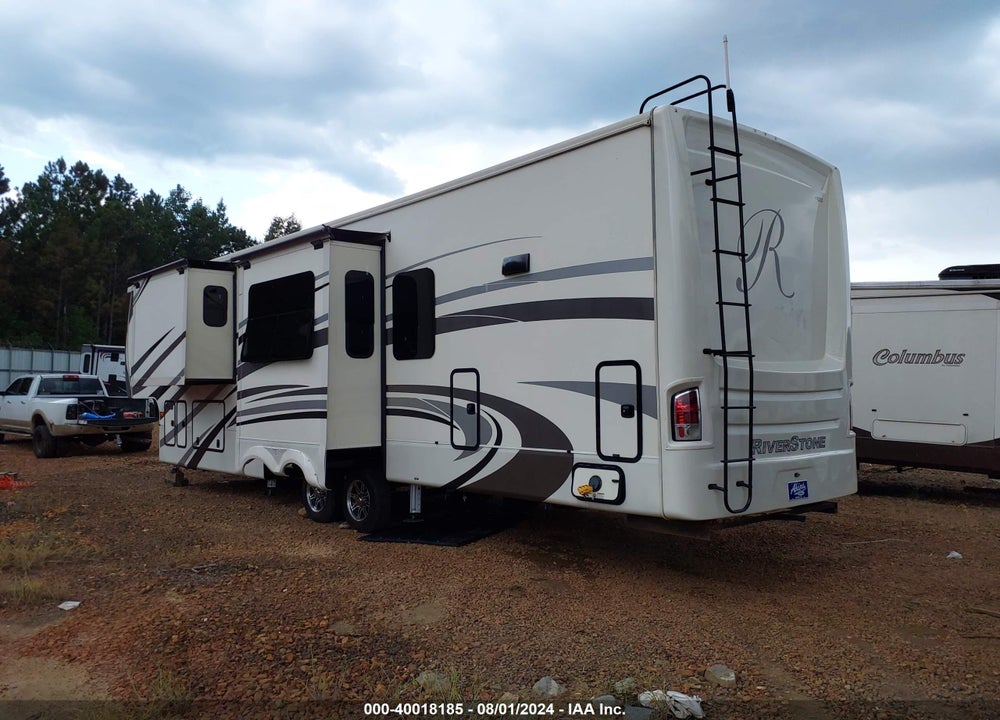 2018 FOREST RIVER RIVERSTONE 39RKFB VIN: 4X4FRSR23J5000489