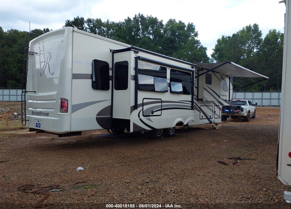 2018 FOREST RIVER RIVERSTONE 39RKFB VIN: 4X4FRSR23J5000489