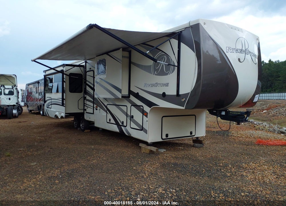 2018 FOREST RIVER RIVERSTONE 39RKFB VIN: 4X4FRSR23J5000489