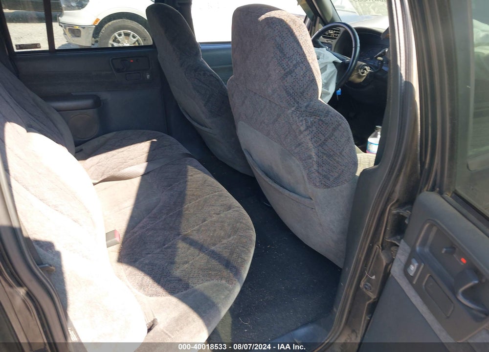 2002 CHEVROLET S-10 LS VIN: 1GCDT13W12K225114