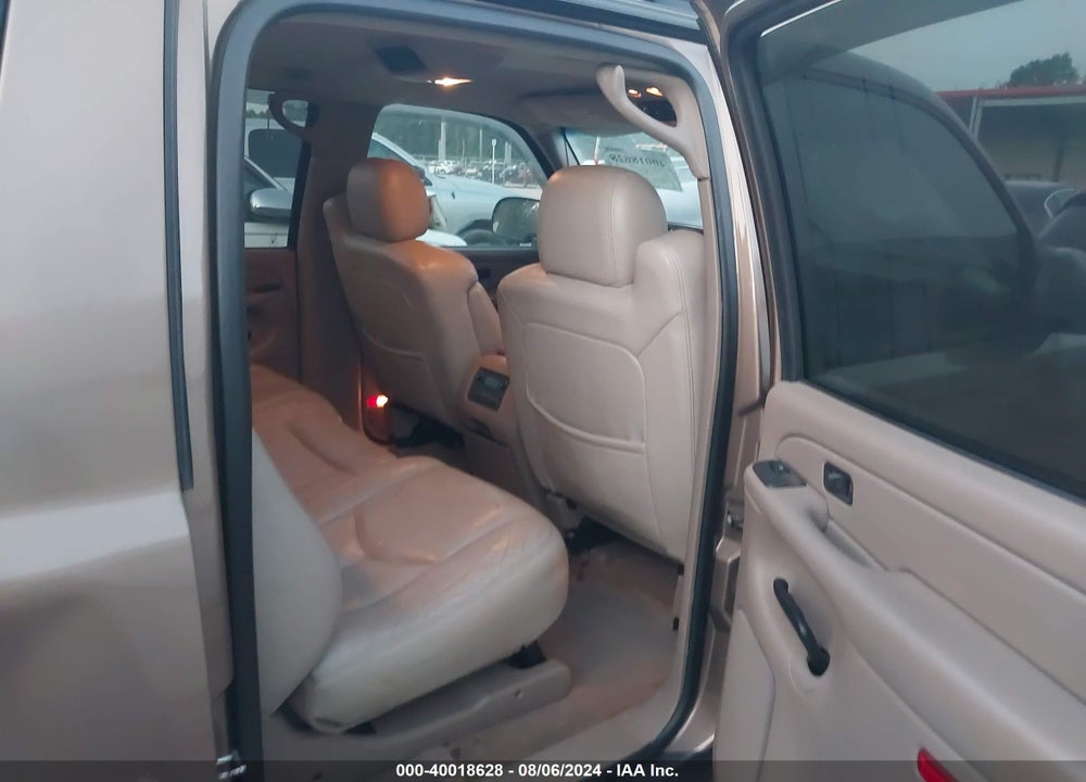 2004 CHEVROLET SUBURBAN 1500 VIN: 1GNEC16Z34J212049