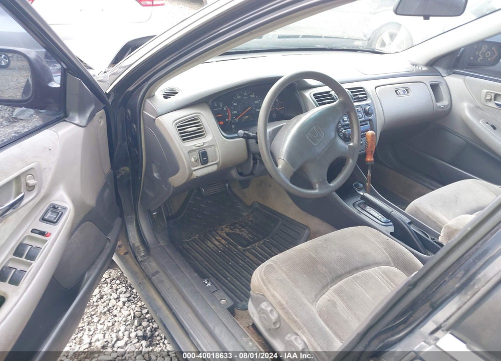 1999 HONDA ACCORD LX VIN: 1HGCG5647XA120299