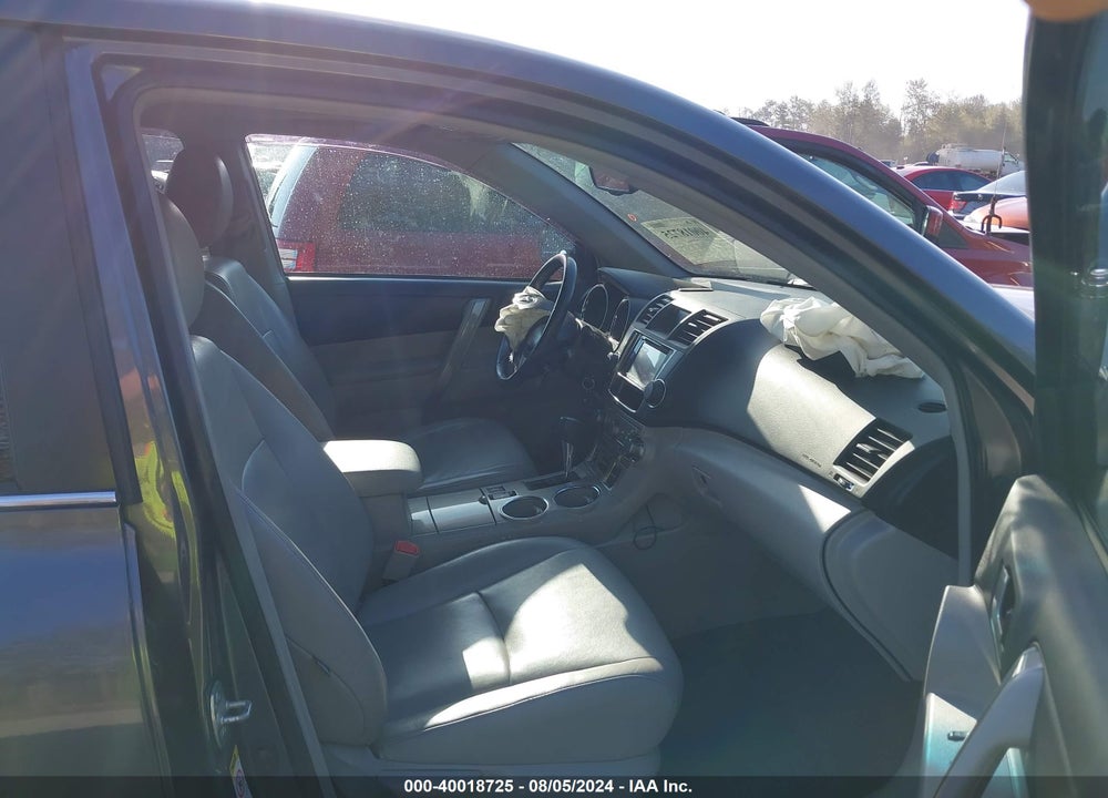 2013 TOYOTA HIGHLANDER SE V6 VIN: 5TDBK3EH8DS240273