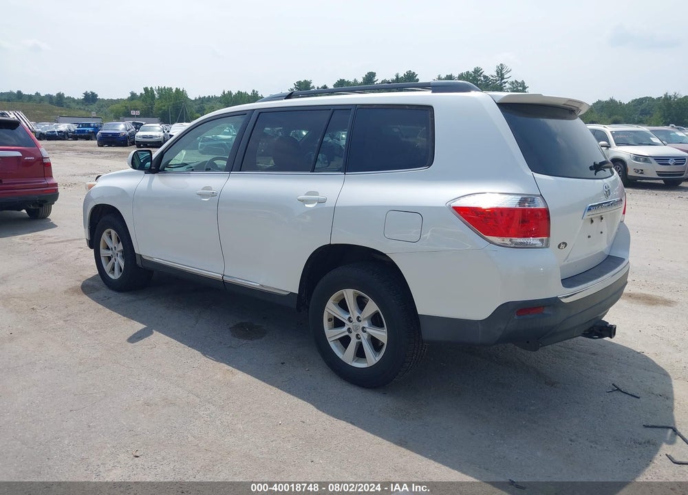 2011 TOYOTA HIGHLANDER BASE V6 VIN: 5TDBK3EH7BS042149