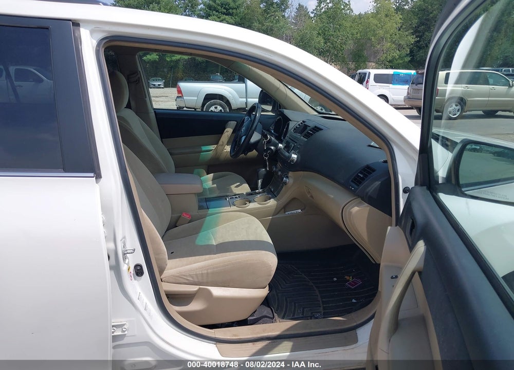 2011 TOYOTA HIGHLANDER BASE V6 VIN: 5TDBK3EH7BS042149