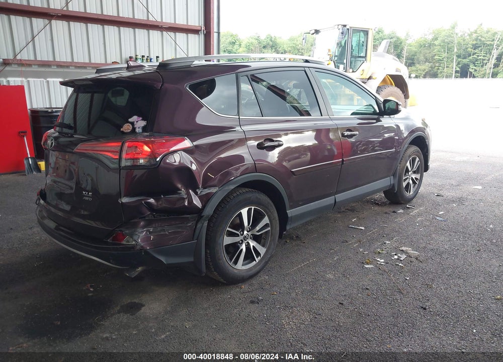 2018 TOYOTA RAV4 XLE VIN: 2T3RFREV5JW842795