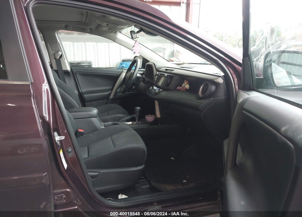 2018 TOYOTA RAV4 XLE VIN: 2T3RFREV5JW842795