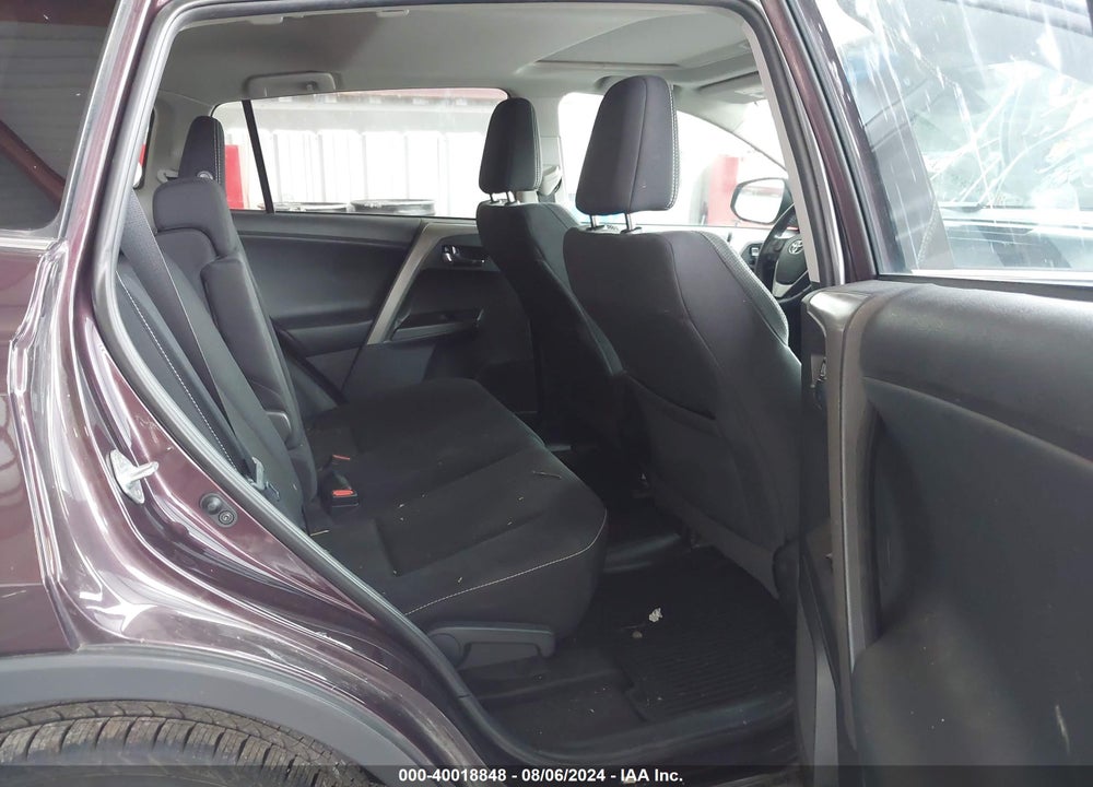 2018 TOYOTA RAV4 XLE VIN: 2T3RFREV5JW842795