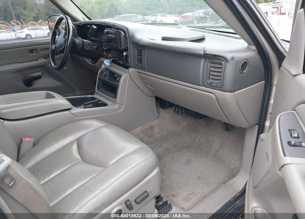 2005 CHEVROLET TAHOE LT VIN: 1GNEK13T35R134054