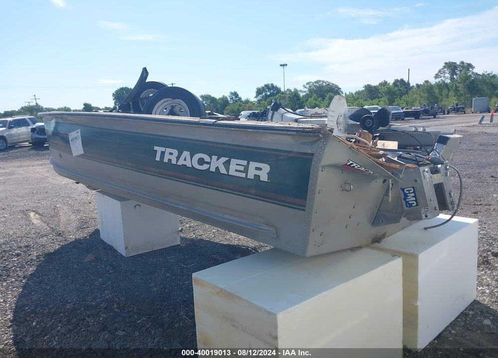 1998 TRACKER MARINE OTHER VIN: BUJ97561D898