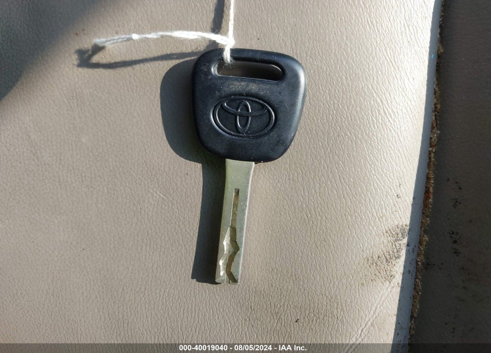 2005 TOYOTA CAMRY XLE VIN: 4T1BE32K25U581152