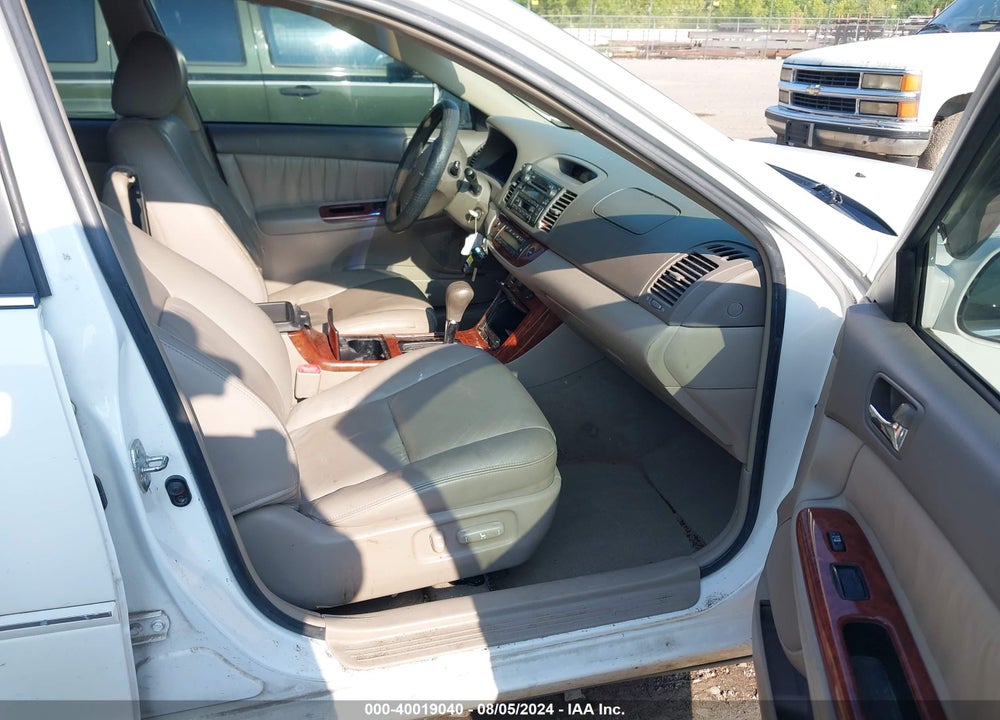 2005 TOYOTA CAMRY XLE VIN: 4T1BE32K25U581152