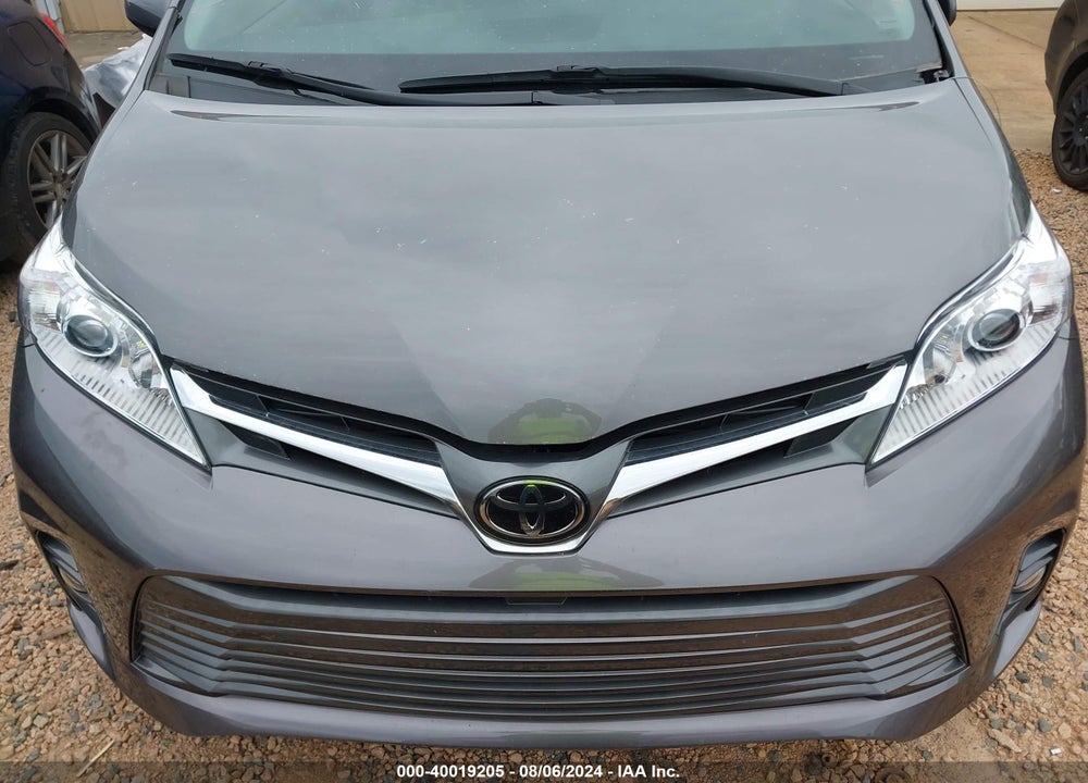 2018 TOYOTA SIENNA XLE 8 PASSENGER VIN: 5TDYZ3DC1JS905389