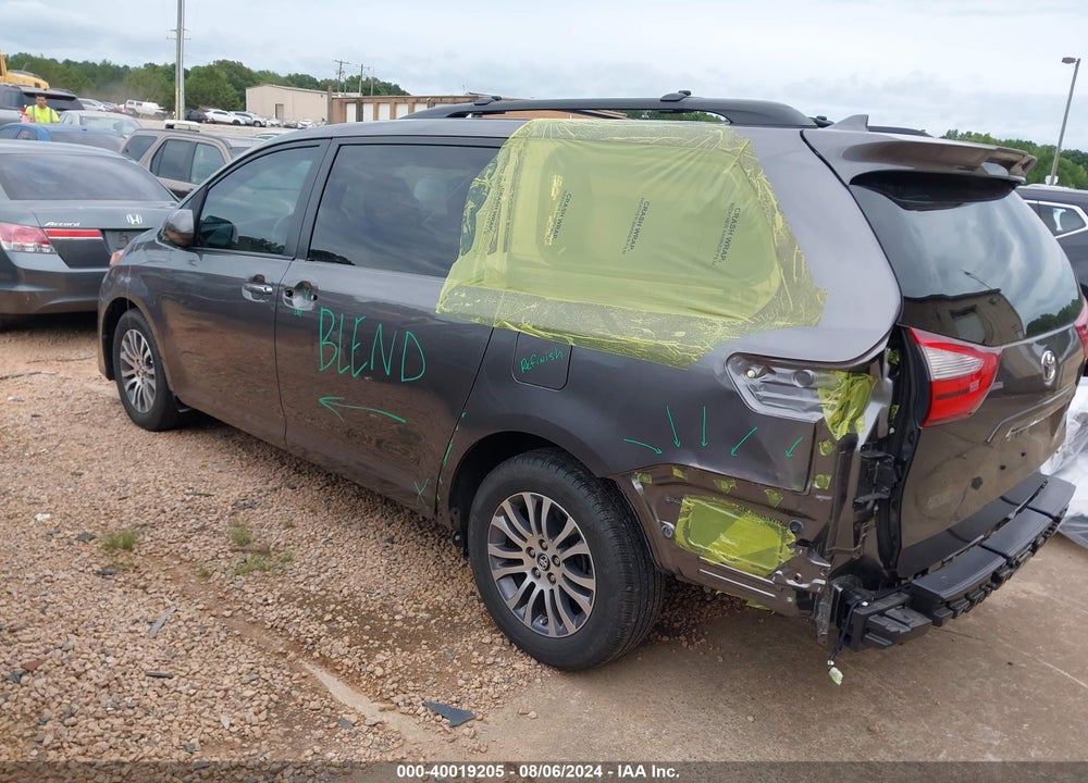 2018 TOYOTA SIENNA XLE 8 PASSENGER VIN: 5TDYZ3DC1JS905389