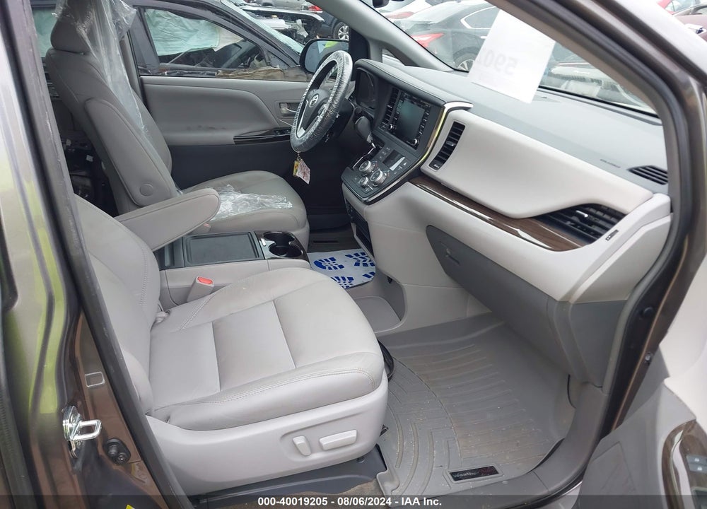 2018 TOYOTA SIENNA XLE 8 PASSENGER VIN: 5TDYZ3DC1JS905389