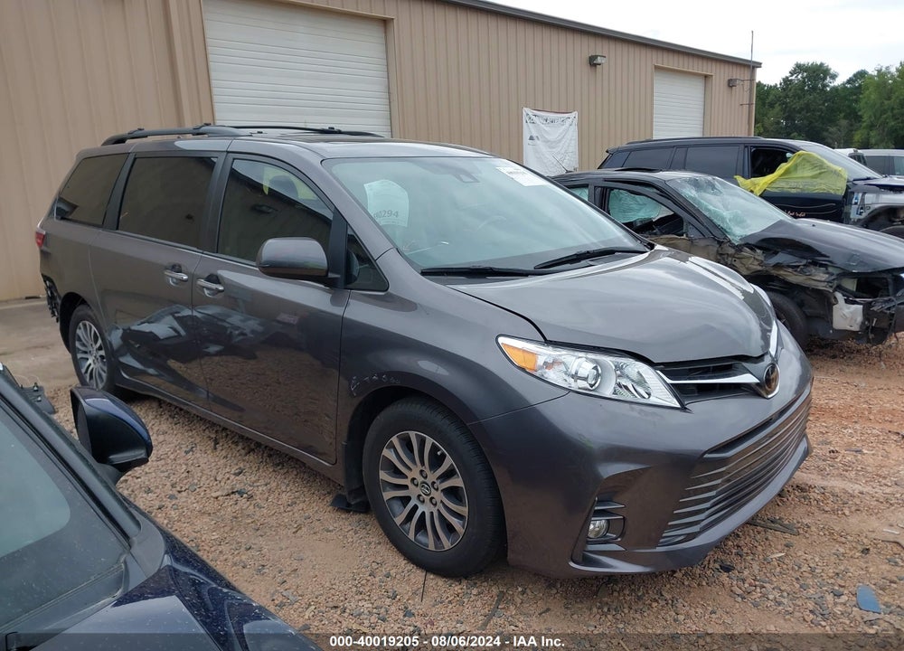 2018 TOYOTA SIENNA XLE 8 PASSENGER VIN: 5TDYZ3DC1JS905389