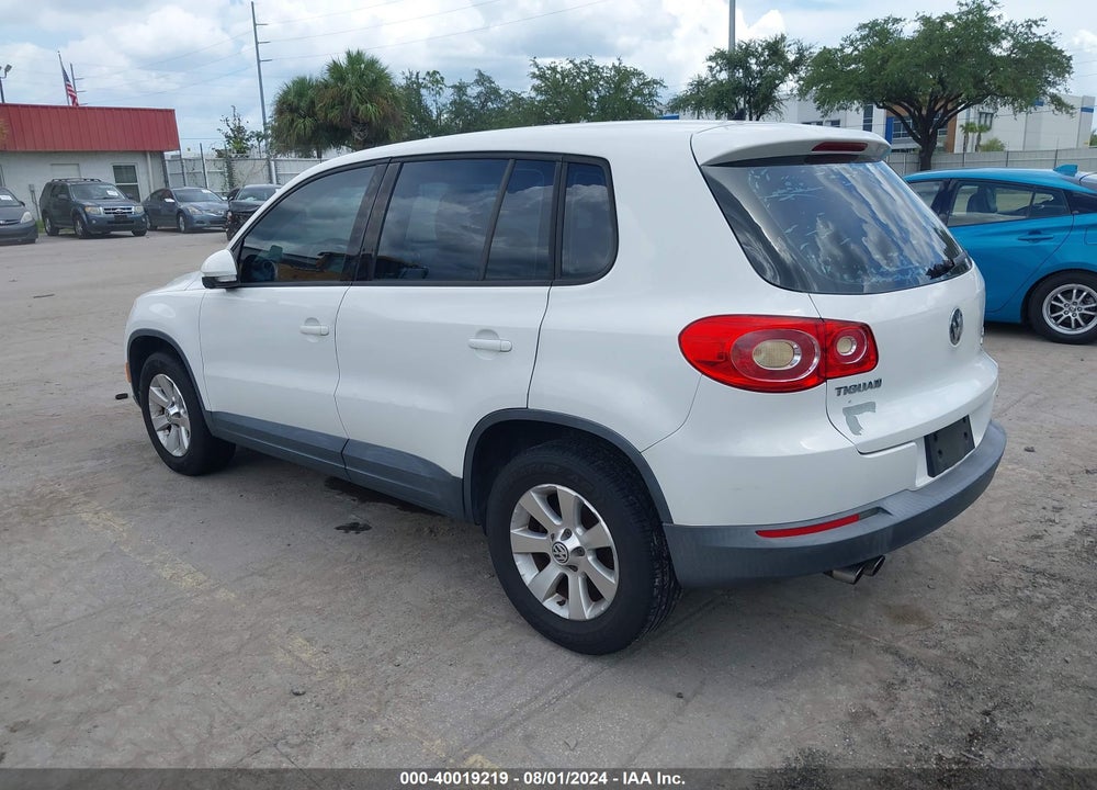 2010 VOLKSWAGEN TIGUAN S VIN: WVGBV7AX6AW521541