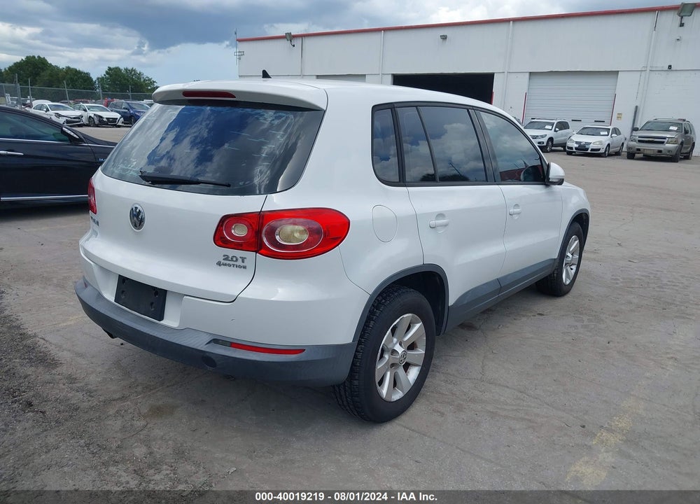 2010 VOLKSWAGEN TIGUAN S VIN: WVGBV7AX6AW521541