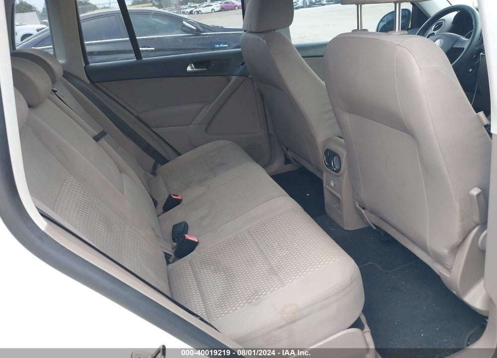 2010 VOLKSWAGEN TIGUAN S VIN: WVGBV7AX6AW521541