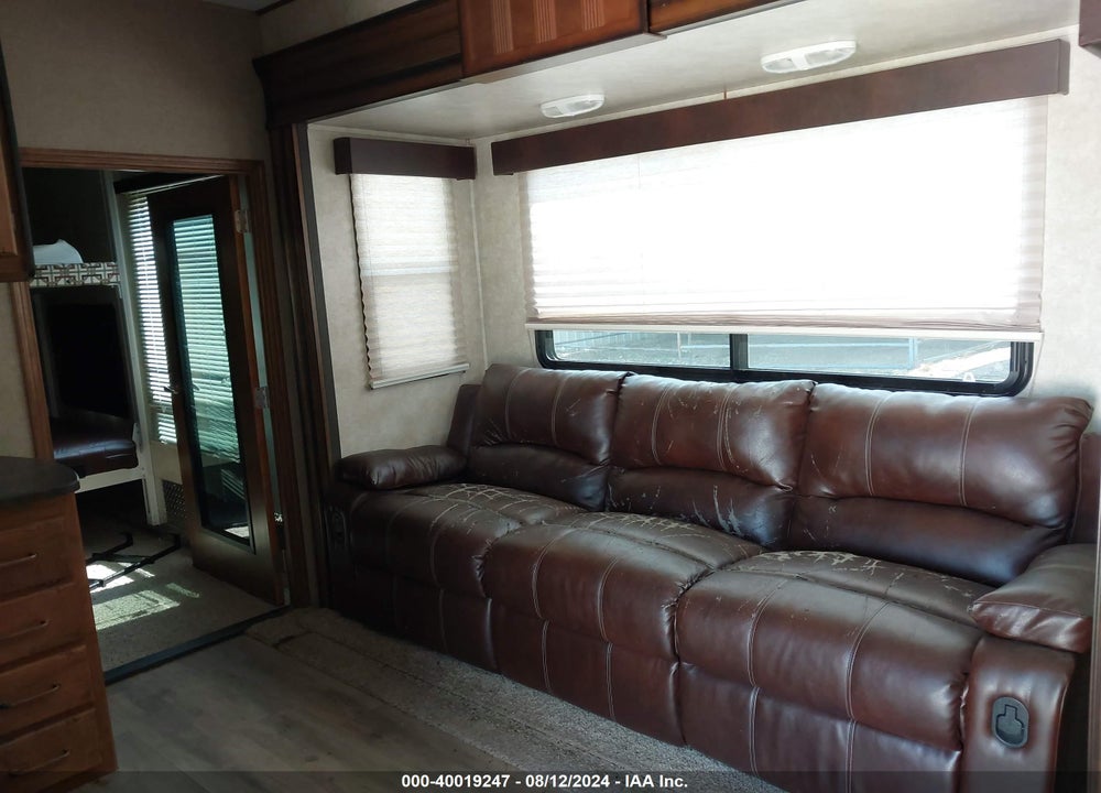 2015 KEYSTONE CARBON TOY HAULER SERIES M-31 VIN: 4YDT31121FR805727