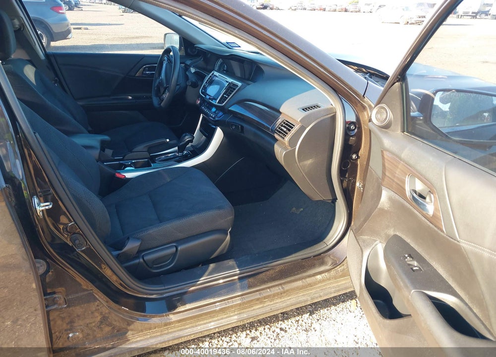 2017 HONDA ACCORD EX VIN: 1HGCR2F02HA143920