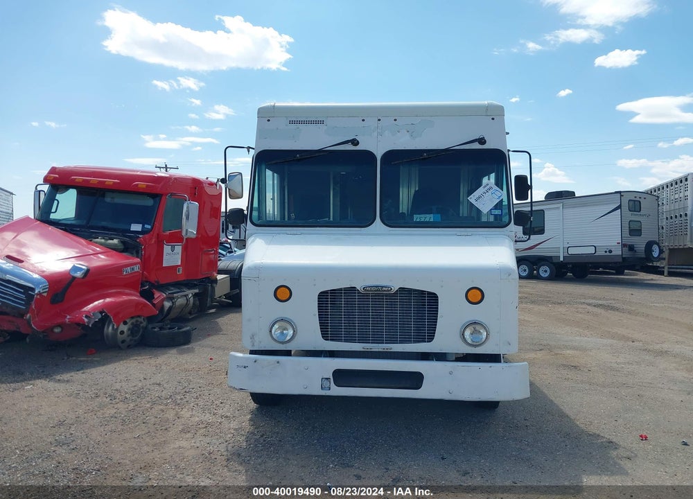 2010 FREIGHTLINER CHASSIS M LINE WALK-IN VAN VIN: 4UZAAPDU1ACAS1400