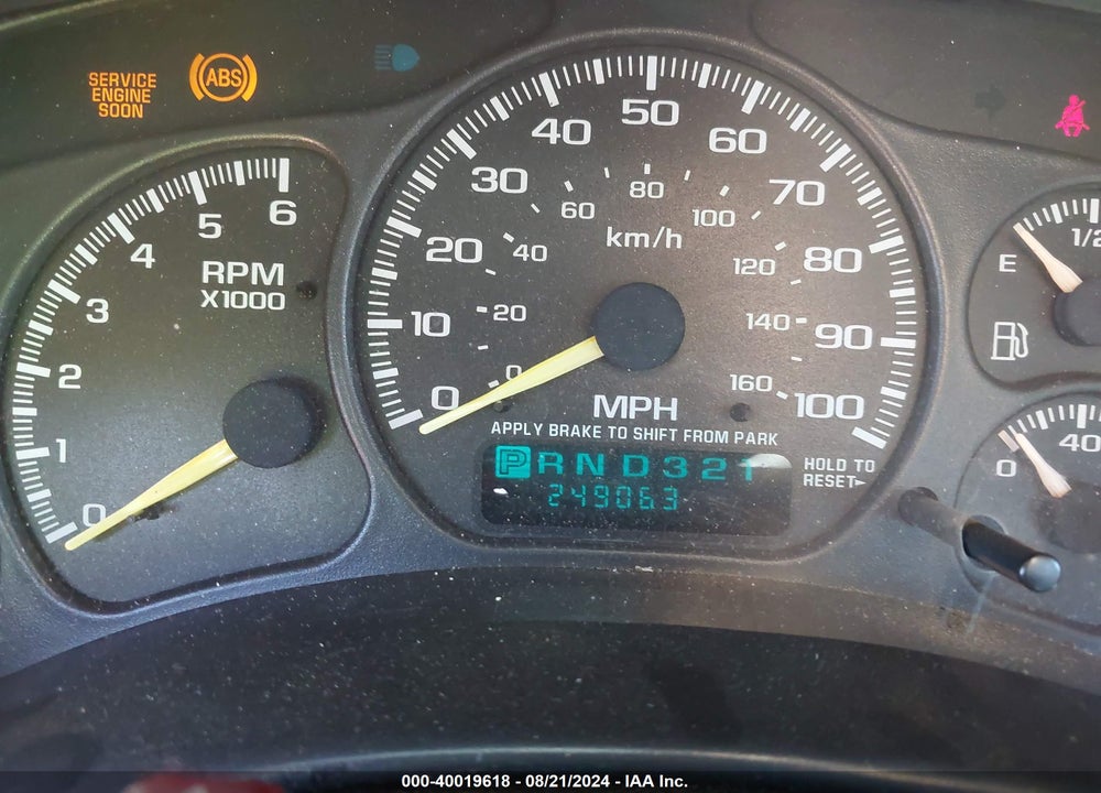 2000 CHEVROLET SILVERADO 1500 VIN: 1GCEC14V5YZ187560