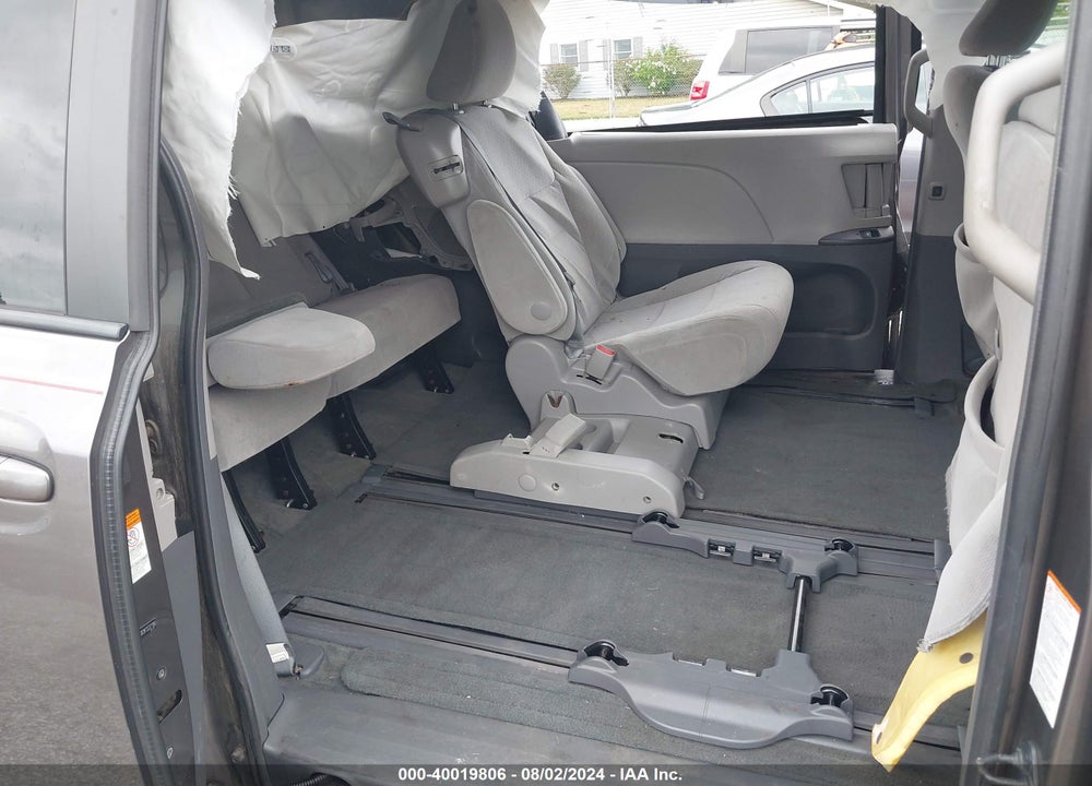 2015 TOYOTA SIENNA LE 8 PASSENGER VIN: 5TDKK3DC9FS537190