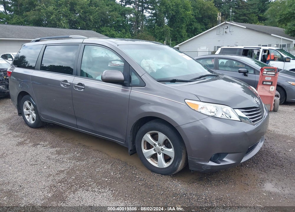 2015 TOYOTA SIENNA LE 8 PASSENGER VIN: 5TDKK3DC9FS537190