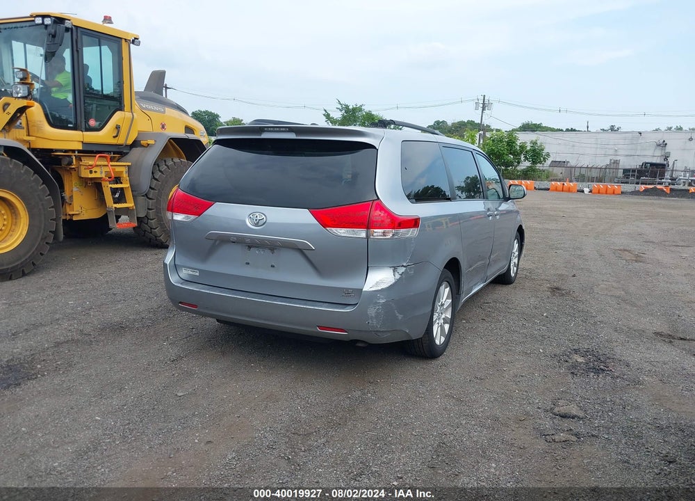2011 TOYOTA SIENNA LE VIN: 5TDJK3DC1BS023727