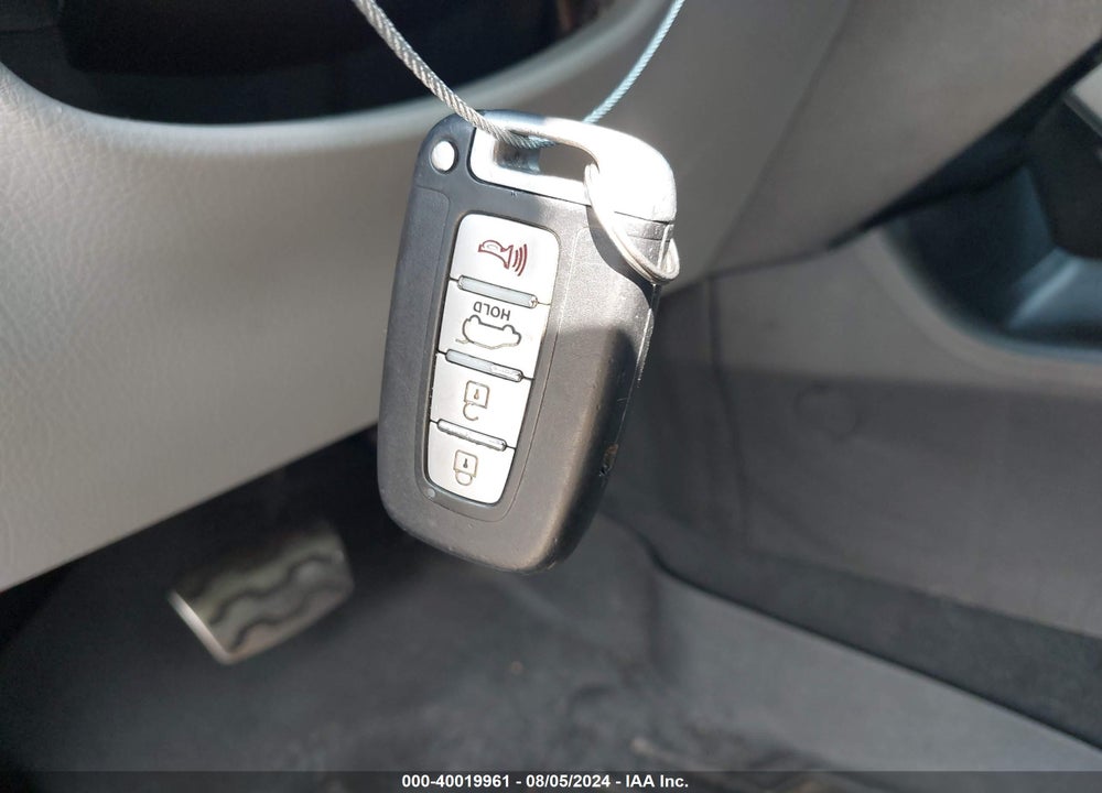 2011 KIA SORENTO SX V6 VIN: 5XYKWDA23BG110410