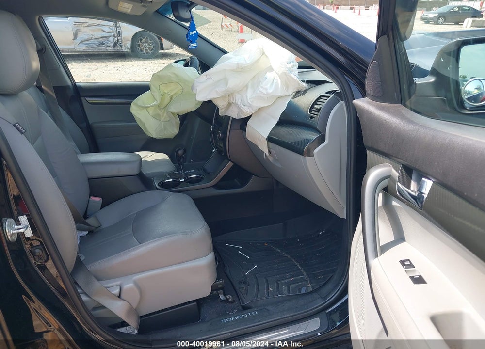 2011 KIA SORENTO SX V6 VIN: 5XYKWDA23BG110410
