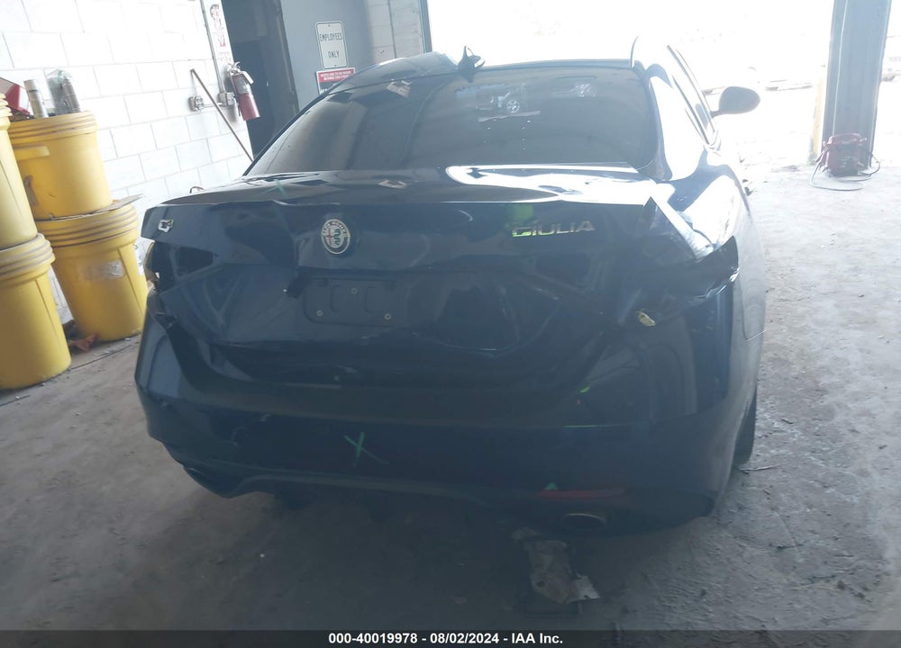 2017 ALFA ROMEO GIULIA AWD VIN: ZARFAEDN3H7556810