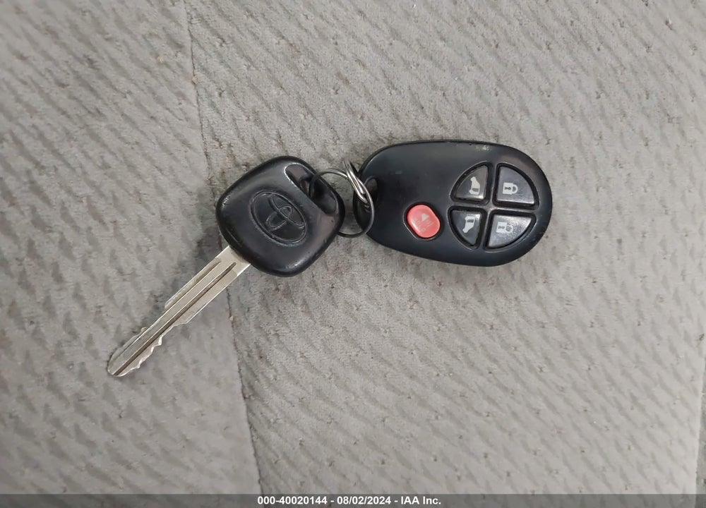 2014 TOYOTA SIENNA LE V6 8 PASSENGER VIN: 5TDKK3DC6ES496662