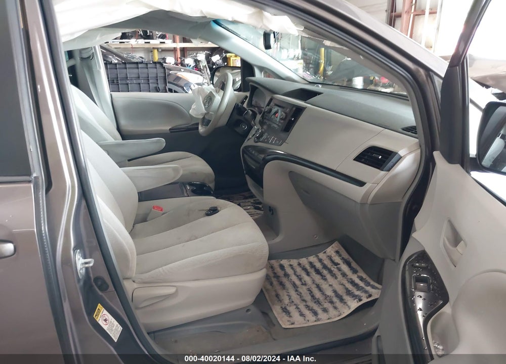 2014 TOYOTA SIENNA LE V6 8 PASSENGER VIN: 5TDKK3DC6ES496662