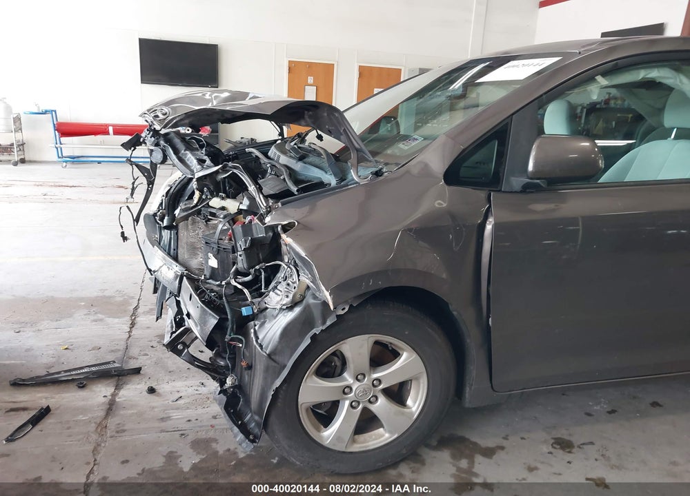 2014 TOYOTA SIENNA LE V6 8 PASSENGER VIN: 5TDKK3DC6ES496662