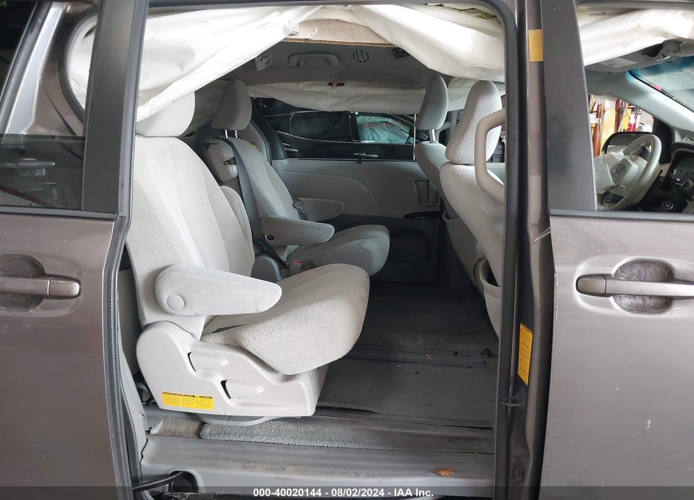 2014 TOYOTA SIENNA LE V6 8 PASSENGER VIN: 5TDKK3DC6ES496662