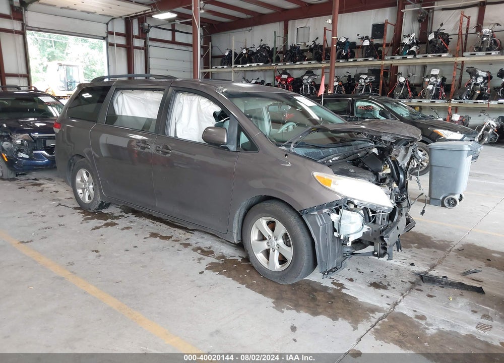 2014 TOYOTA SIENNA LE V6 8 PASSENGER VIN: 5TDKK3DC6ES496662
