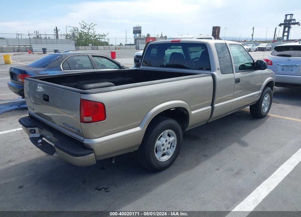 2003 CHEVROLET S-10 LS VIN: 1GCDT19X138225015