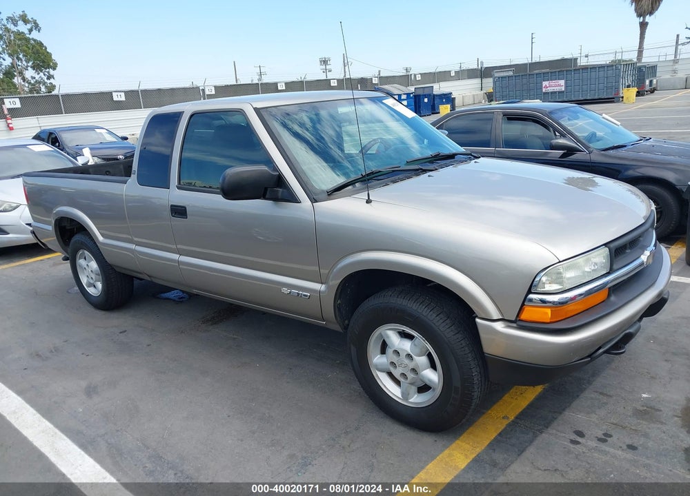 2003 CHEVROLET S-10 LS VIN: 1GCDT19X138225015