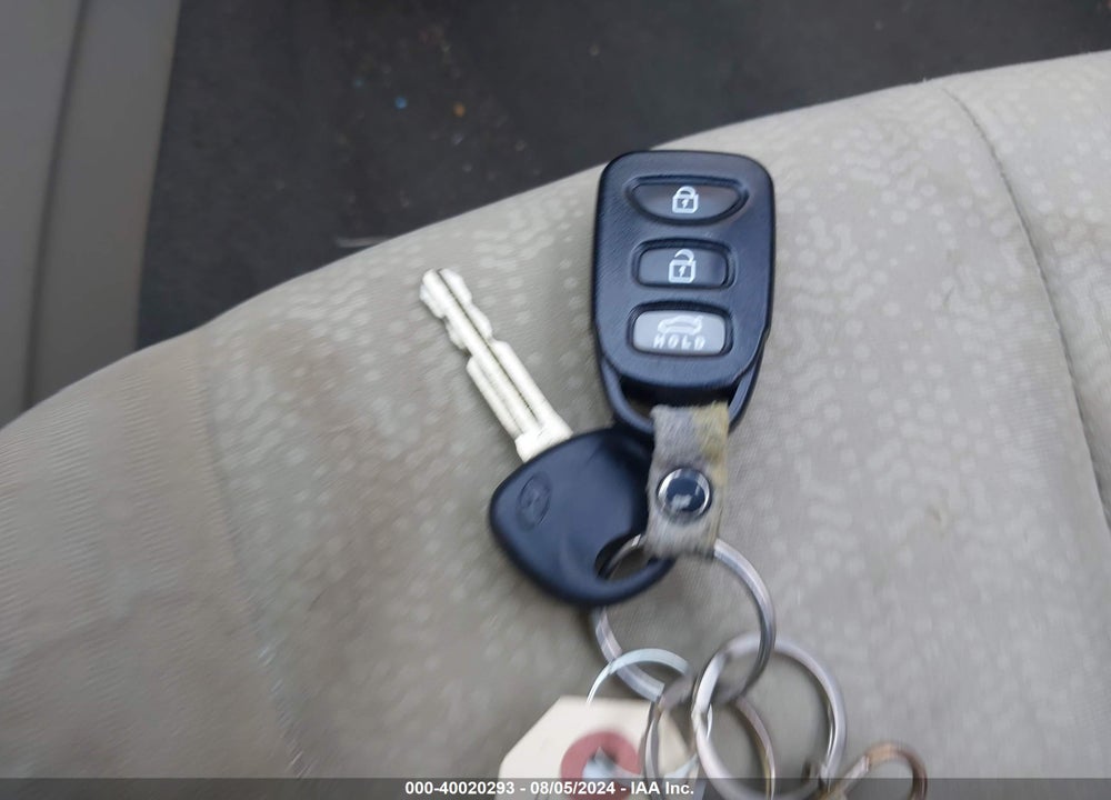 2010 HYUNDAI ELANTRA GLS VIN: KMHDU4AD2AU196334