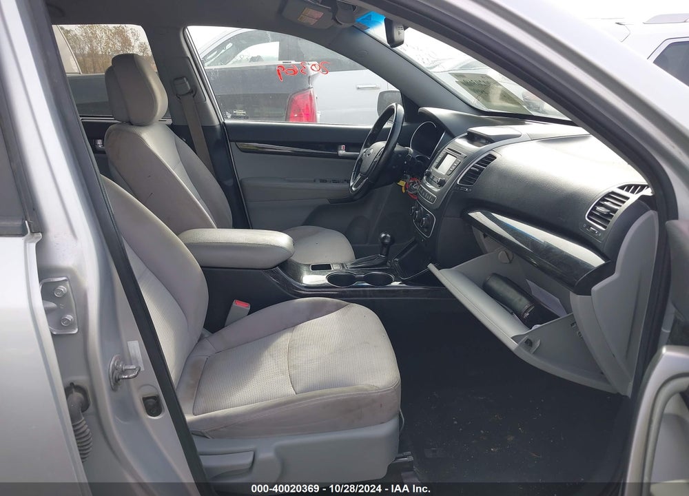 2014 KIA SORENTO LX VIN: 5XYKT4A61EG491481